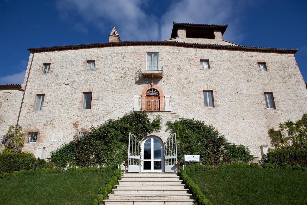 Castello Di Montignano Relais & Spa Massa Martana Exterior foto